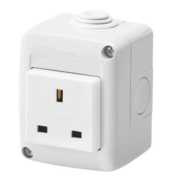 Gewiss 27 COMBI GW27813 – British standard socket 2P+E, 13A, IP40